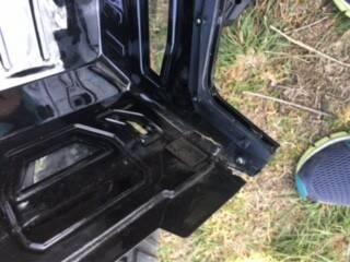  車殼破損，
