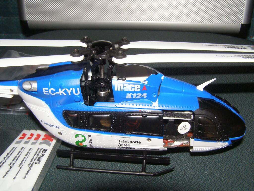 機頭與機身間的固定座斷一邊