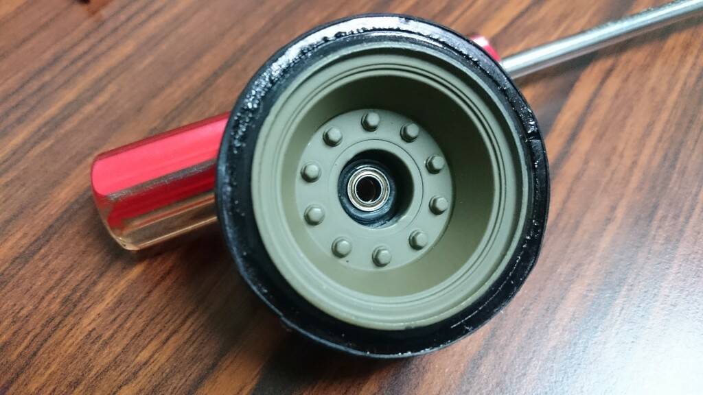 外層以黑色電器膠帶包覆