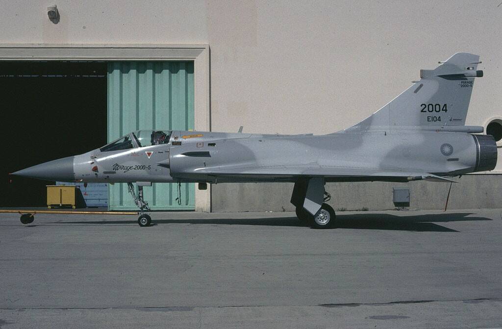 M-2000-2.jpg