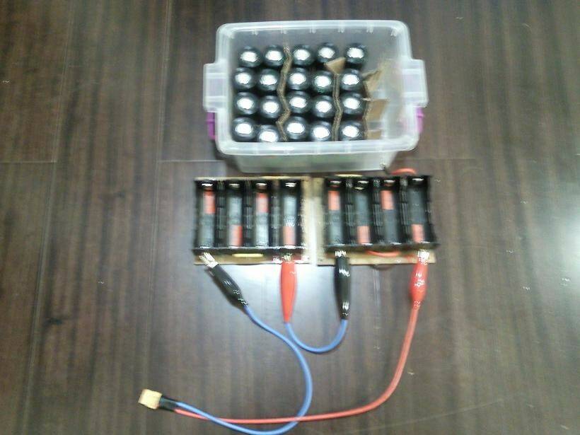 兩片中連板及電池