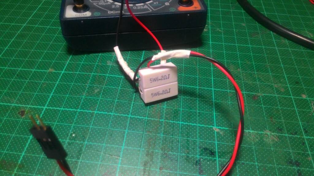 簡單的電阻接線+-接電池兩端後再接電錶