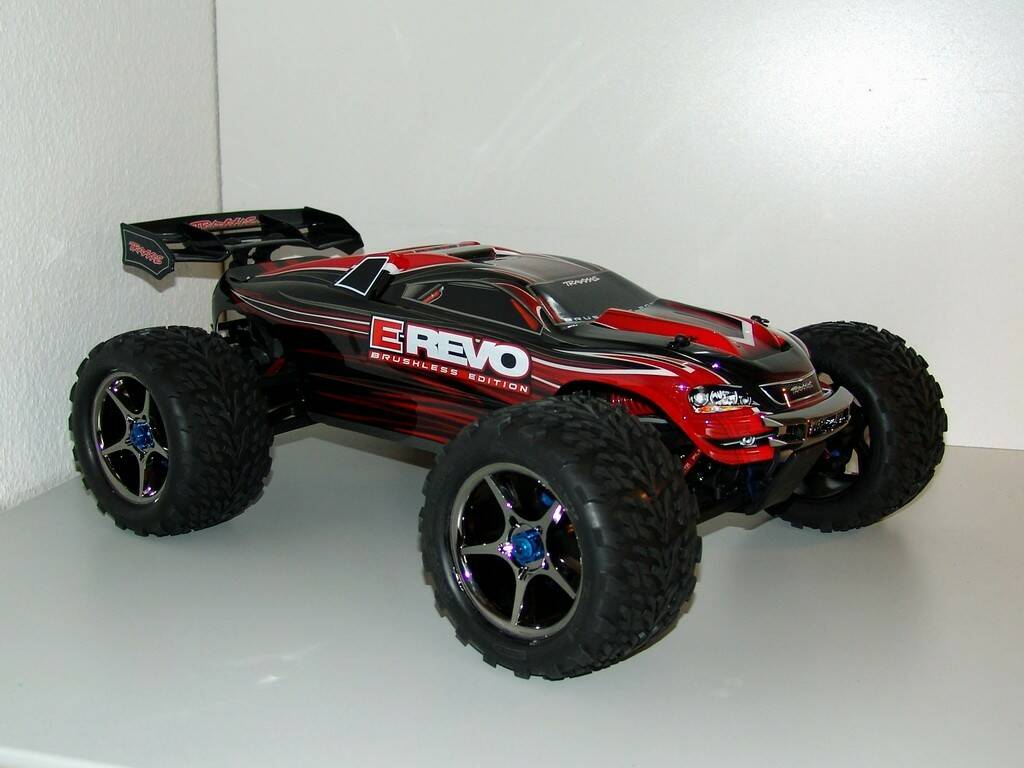 Traxxas_E-Revo_Brushless.jpg