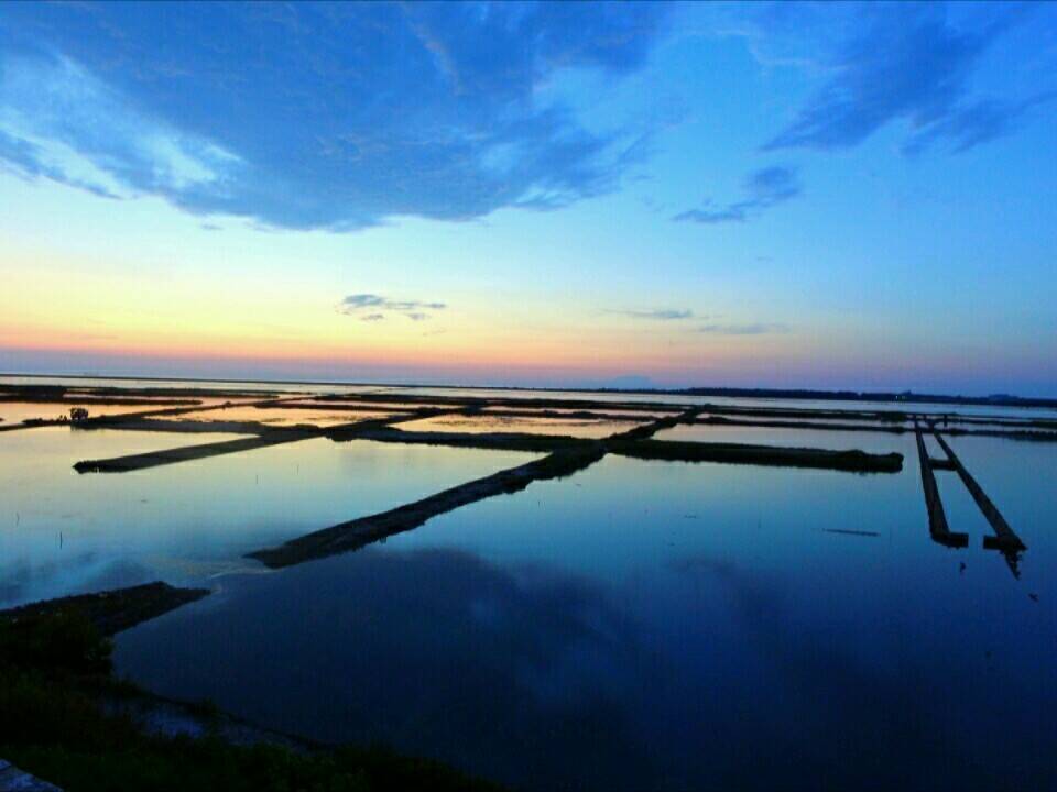黃昏的扇形鹽田