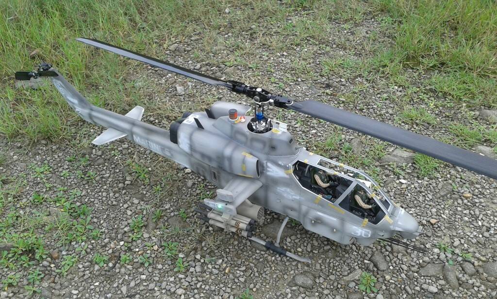 AH-1W-700-007.jpg