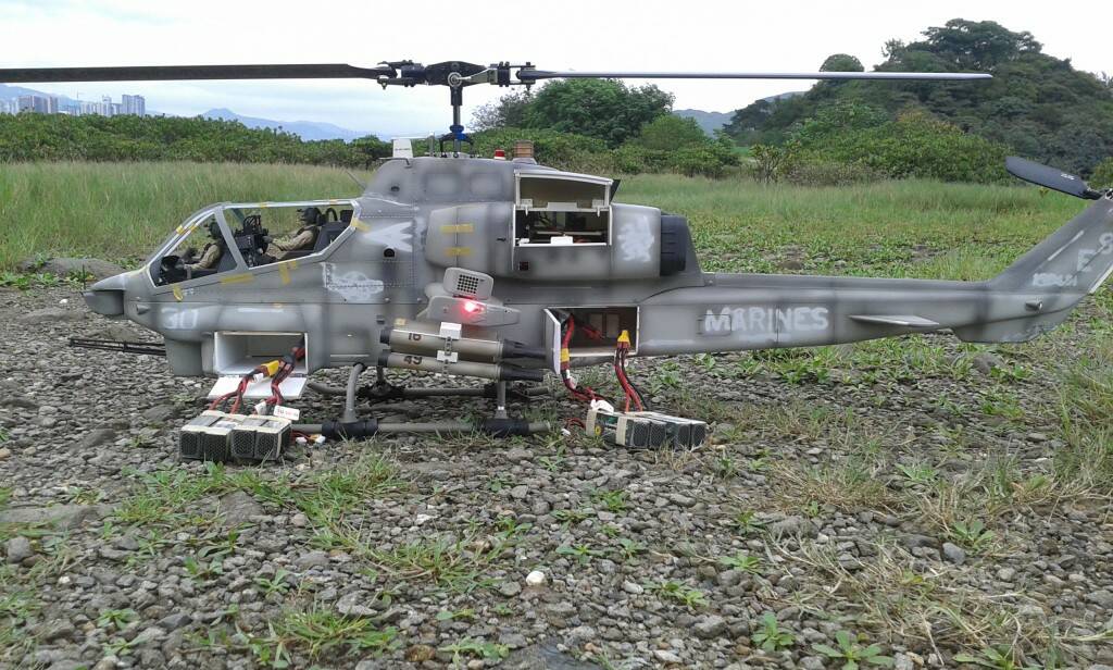 AH-1W-700-001.jpg