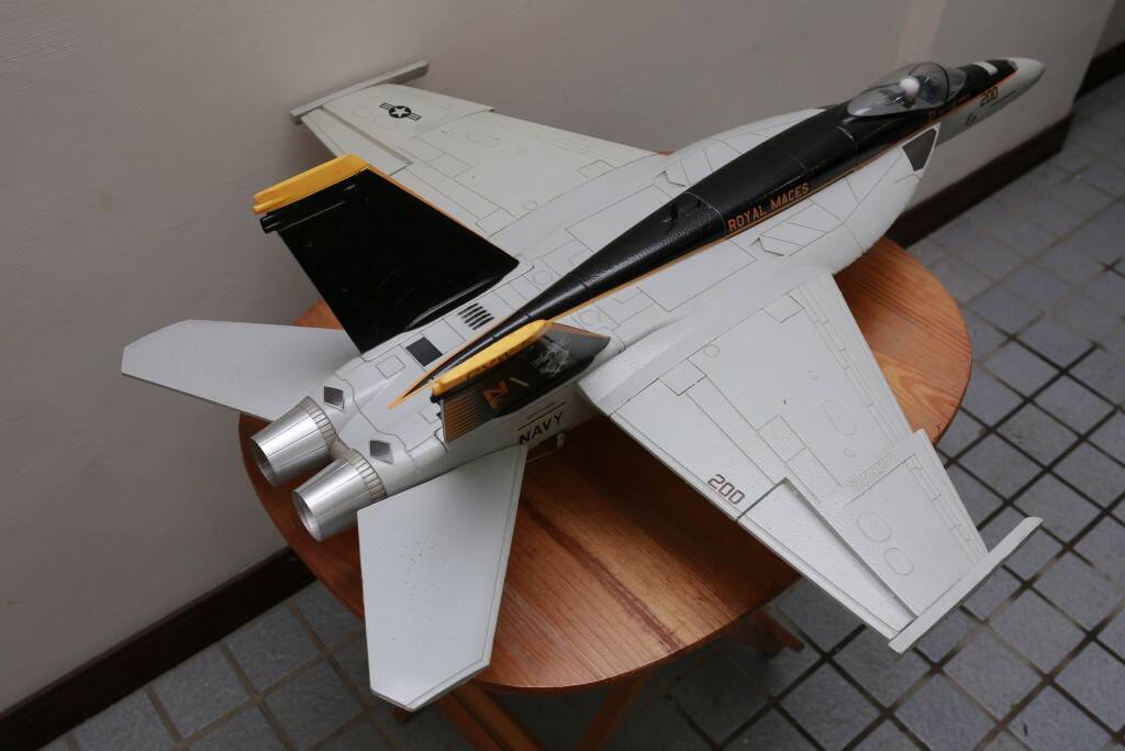 F18-03.jpg