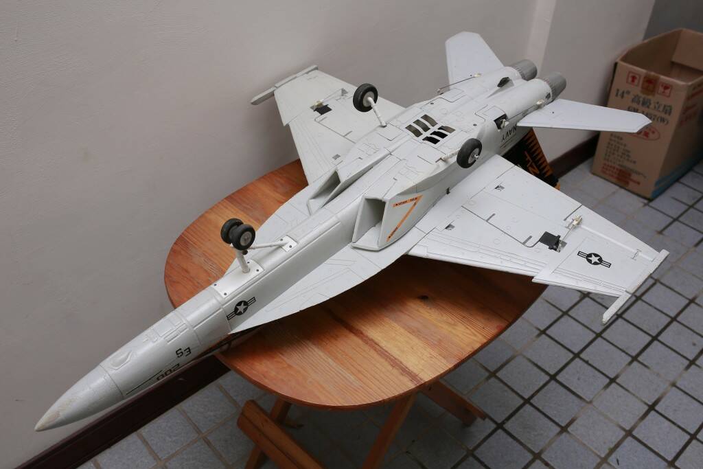 F18-05.jpg