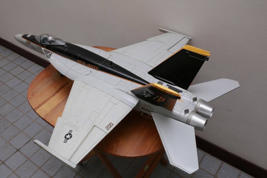 F18-04.jpg