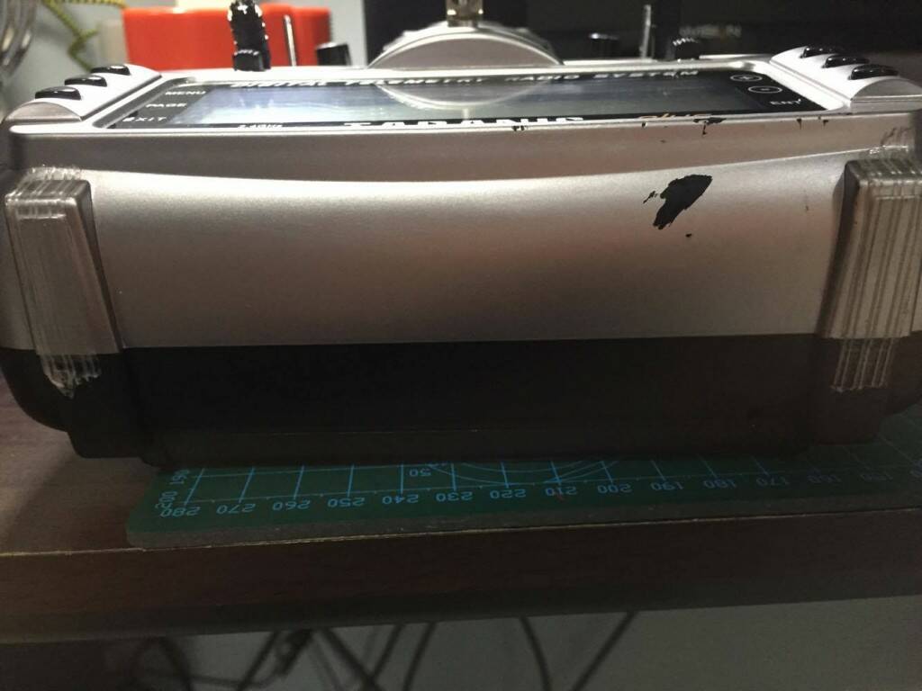 貼造型貼紙撕起來掉漆