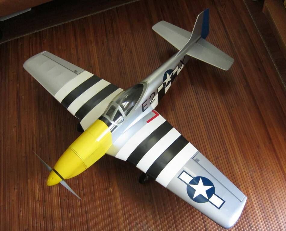 KYOSJO P-51D-1.jpg