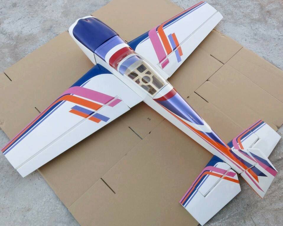 Extra 330-1.jpg