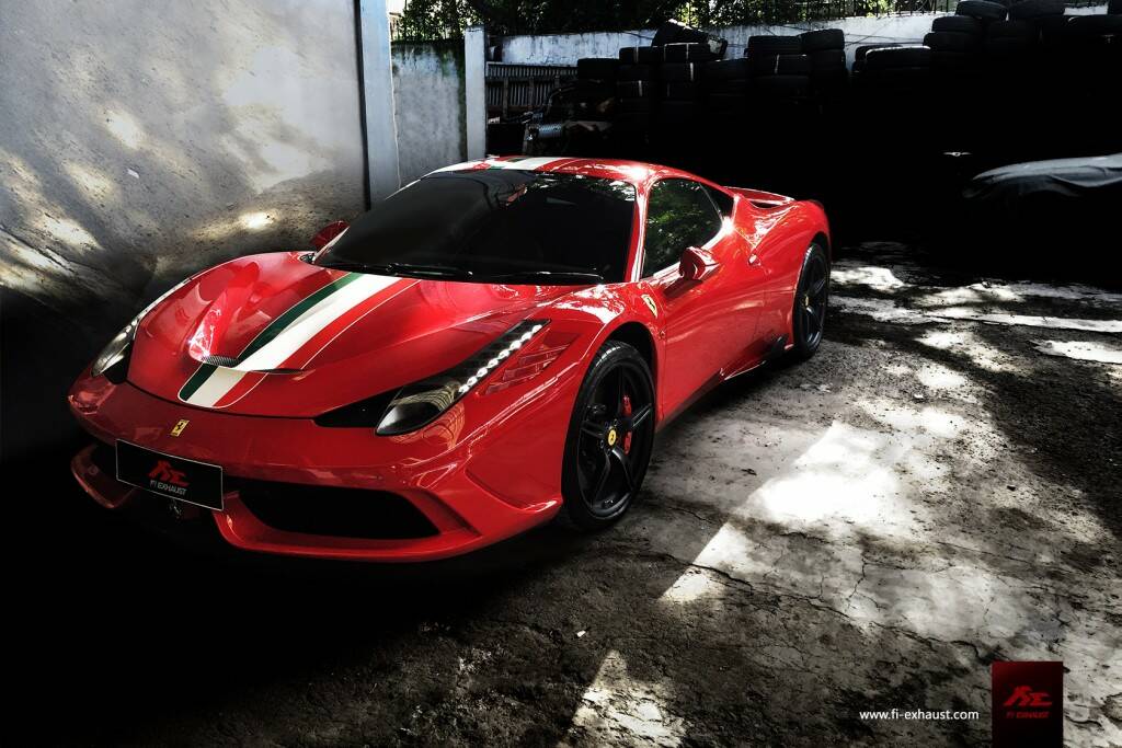 ferrari-458-Speciale-red-exhaust_2.jpg