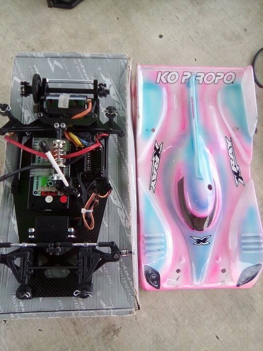 Xray X-12 車架與殼.jpg