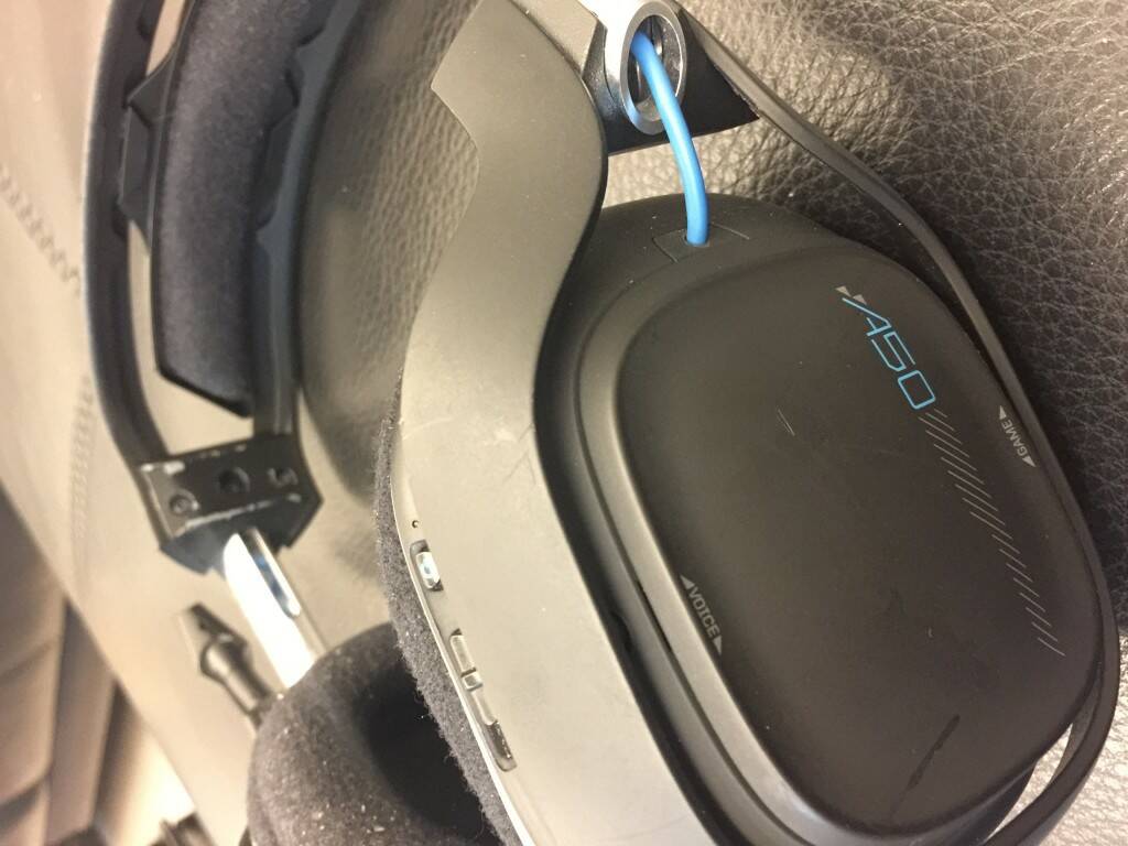 耳機右側