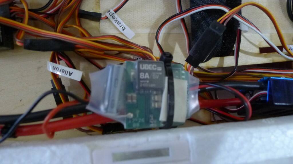 原廠附的5V8A UBEC.JPG