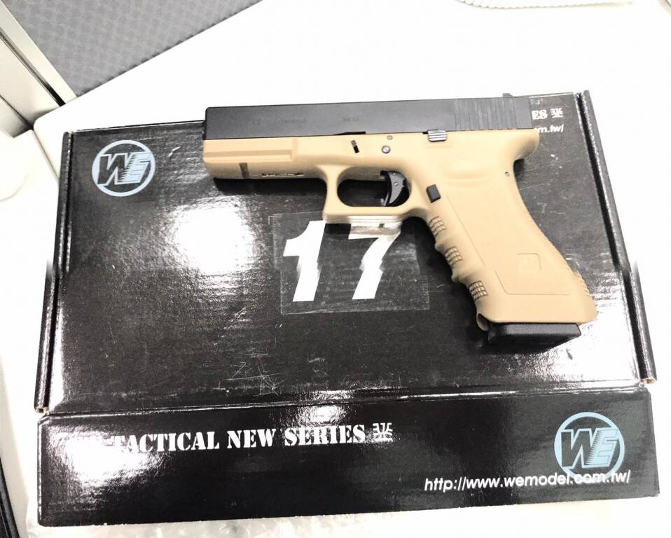 We Glock 17