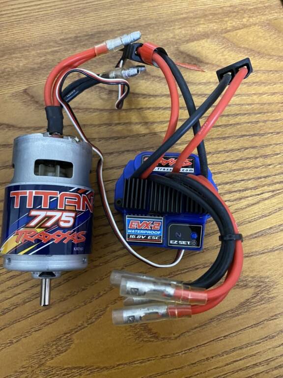 Traxxas Summit 大S 電變.jpg