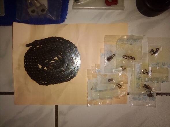 金屬鍊條與活目
