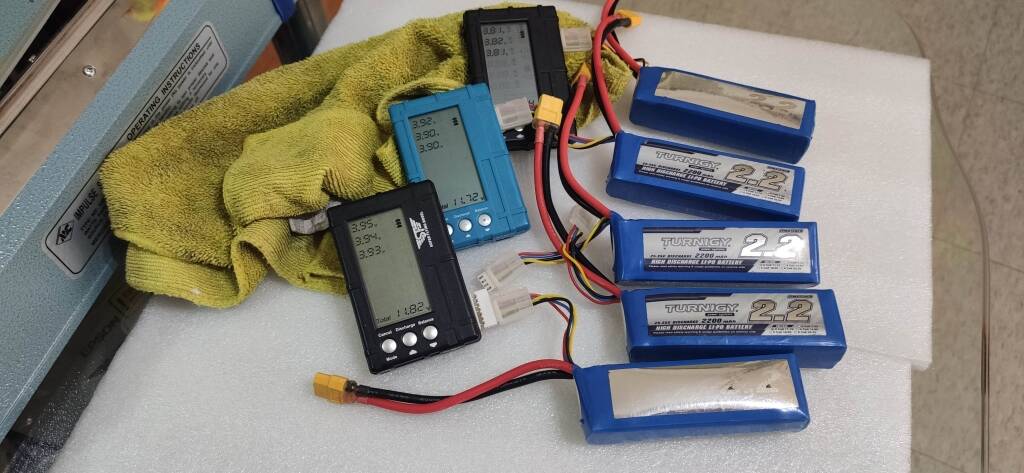 TURNIGY_2200mah_3S_25CC_五顆.jpg
