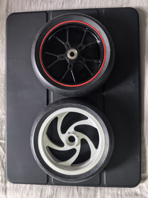 和雷虎摩托车的轮毂对比