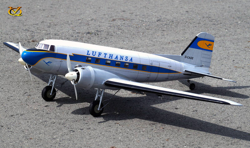 Douglas_DC-3_04.jpg