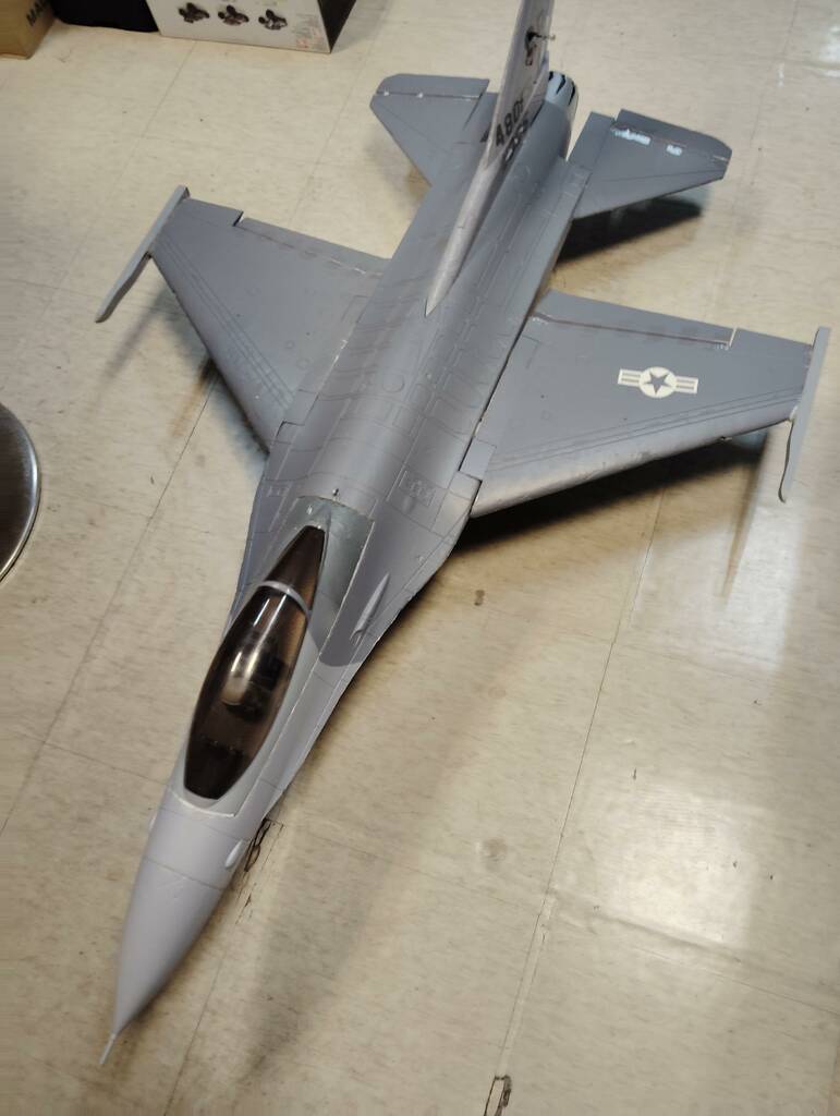F16