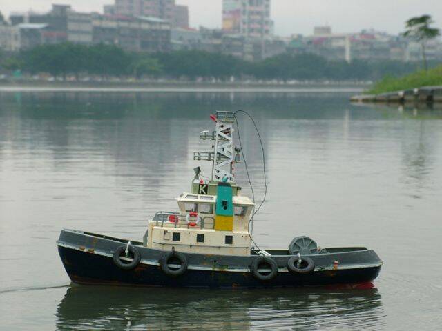 適逢滿朝，所以水算乾淨，整個廣大的水域任我航行