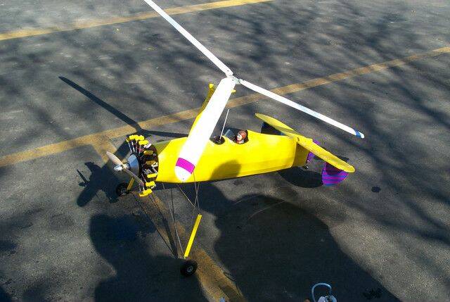 Autogyro_on_ground.sized.jpg