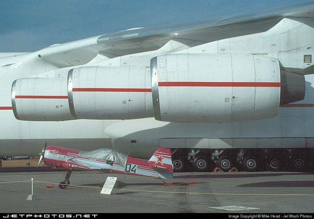 CCCP-82060.jpg.39302.jpg