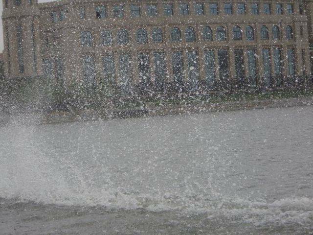 跑太快只拍到眼前的水花