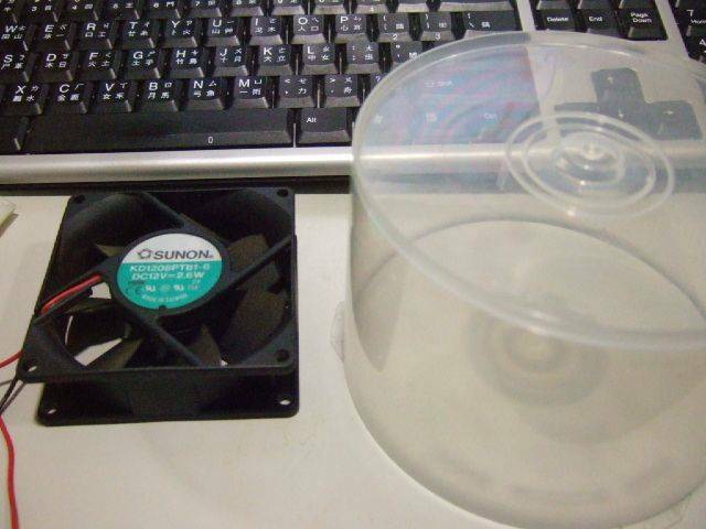材料:風散界名牌風散SUNON一個 CD布丁盒一個