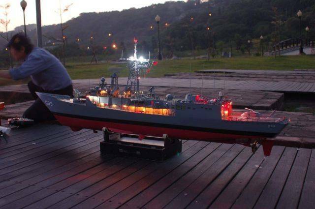 參與夜航任務的成功級軍艦
