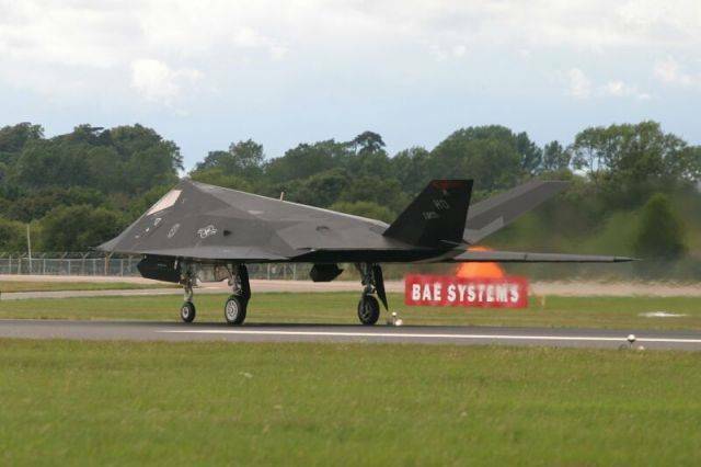 F-117A_002_RIAT2004_0099_800.jpg