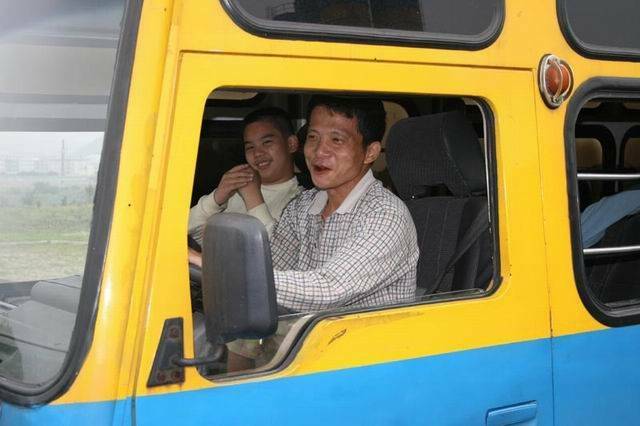 開公車的阿吉