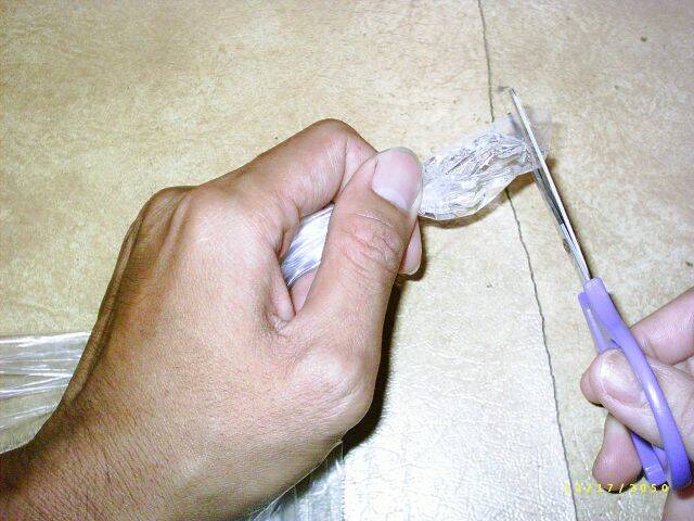 在斜角剪下小缺口