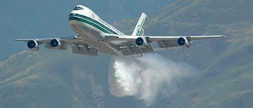 abbr_0International%20Supertanker%20left%20front%20in%20flight%20water%20drop%20m.jpg
