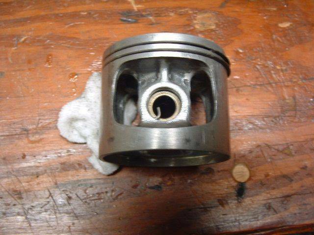 SCOTTSCHNEIDERhusky_piston_2.jpg