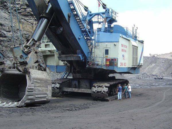 johntomandiundershovel.jpg