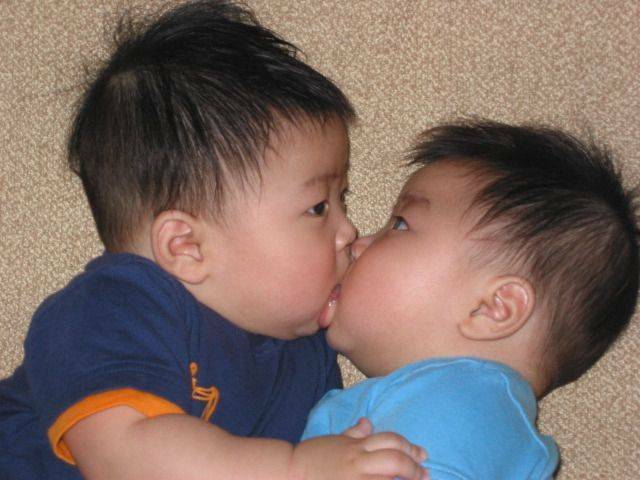 kiss.JPG