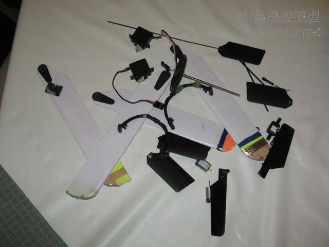 一些損壞的零件.有一些已經丟掉,留下來想修復再使用.