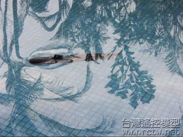 艦首浮出