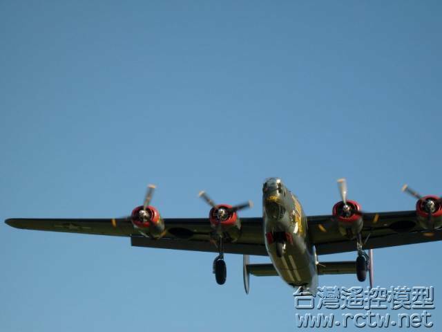 B-24降落三