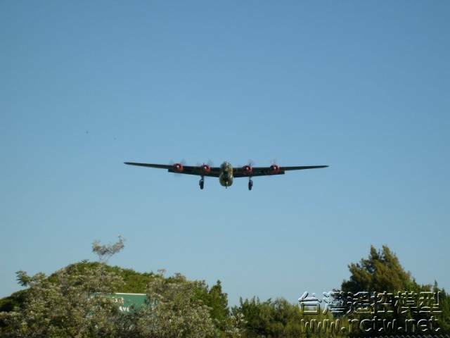 B-24降落二