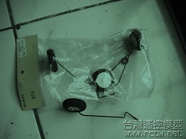 亞拓原腳架，剪斷一邊，拉直