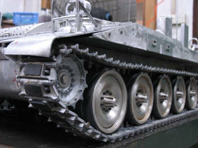 M110 tracks.JPG