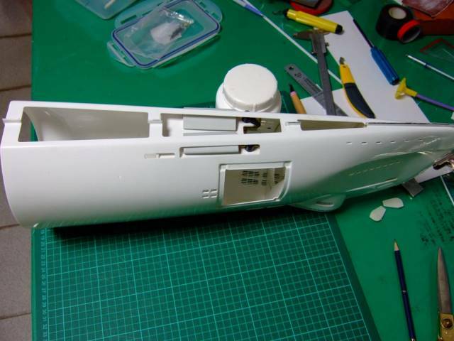 潛降舵收入艇內