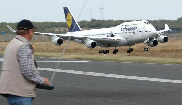 Lufthansa.-T.jpg