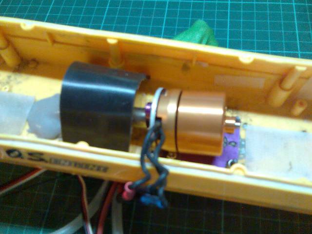 動力是嘉X戰神專用的直升機馬達480級外轉--4100KV~~最大承受瓦數750W