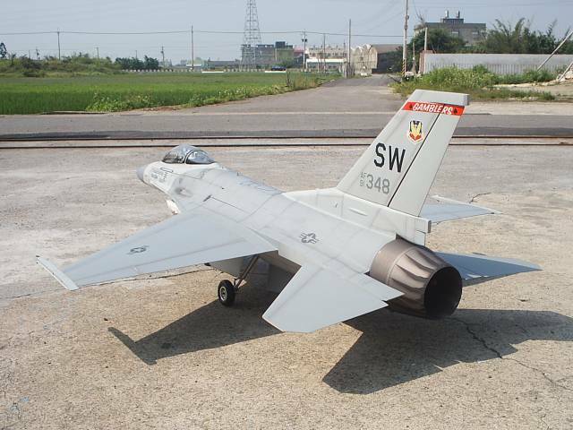 噴射　F-16